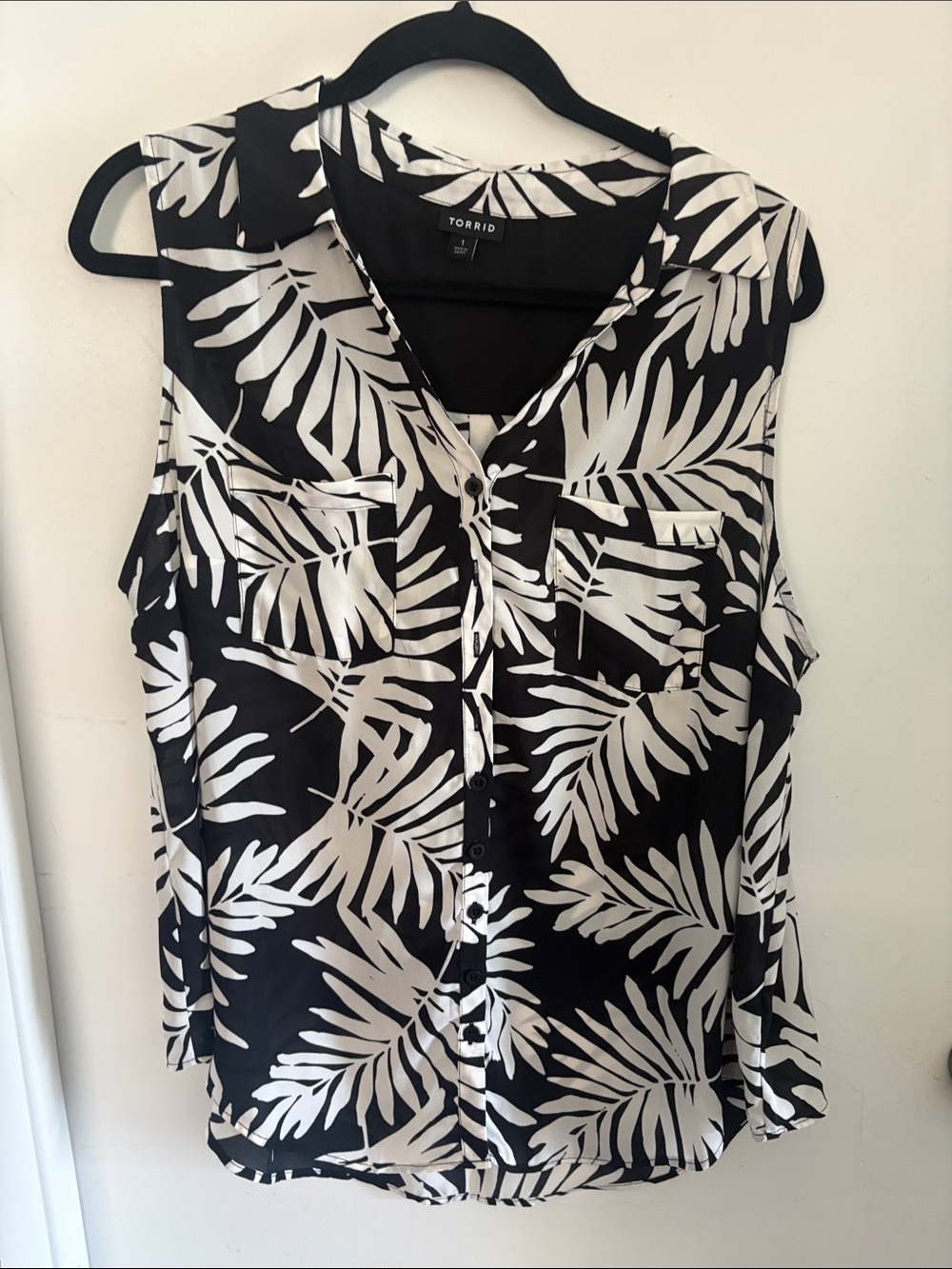 torrid Black and White Palm Print Sleeveless Button-Front Top